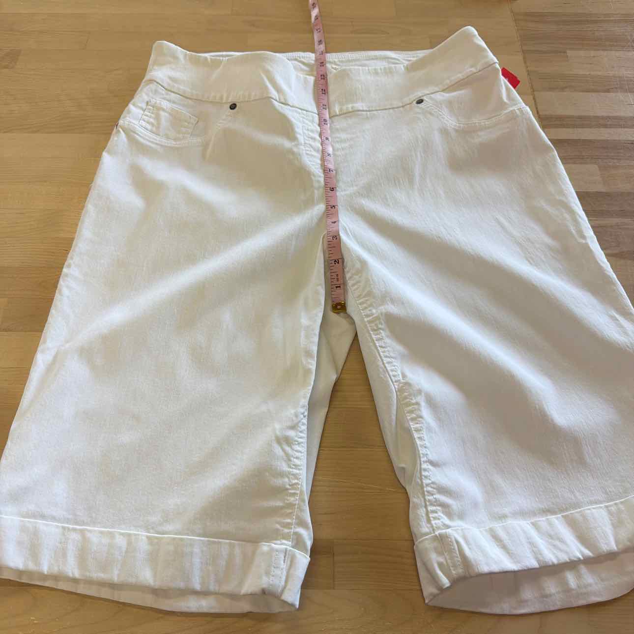 Westbound Size 18 White Preloved Shorts