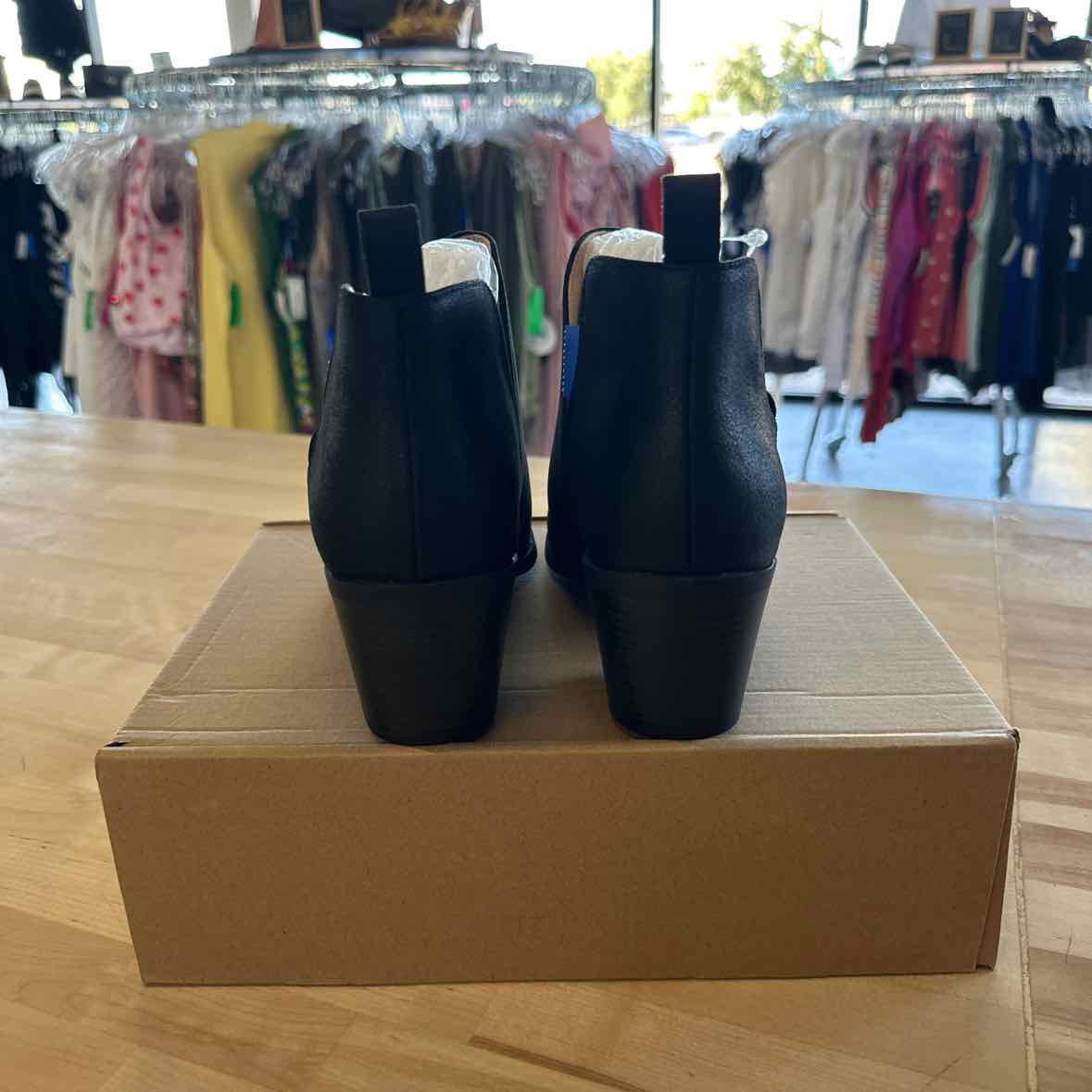 Journee Collection Shoe Size 8 Black Faux Leather Bootie