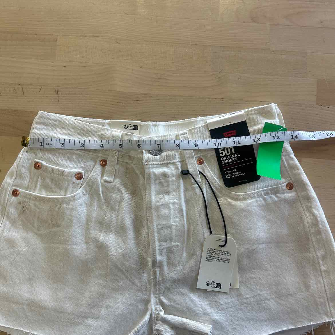 LEVI'S 501 Original Short in White - 25