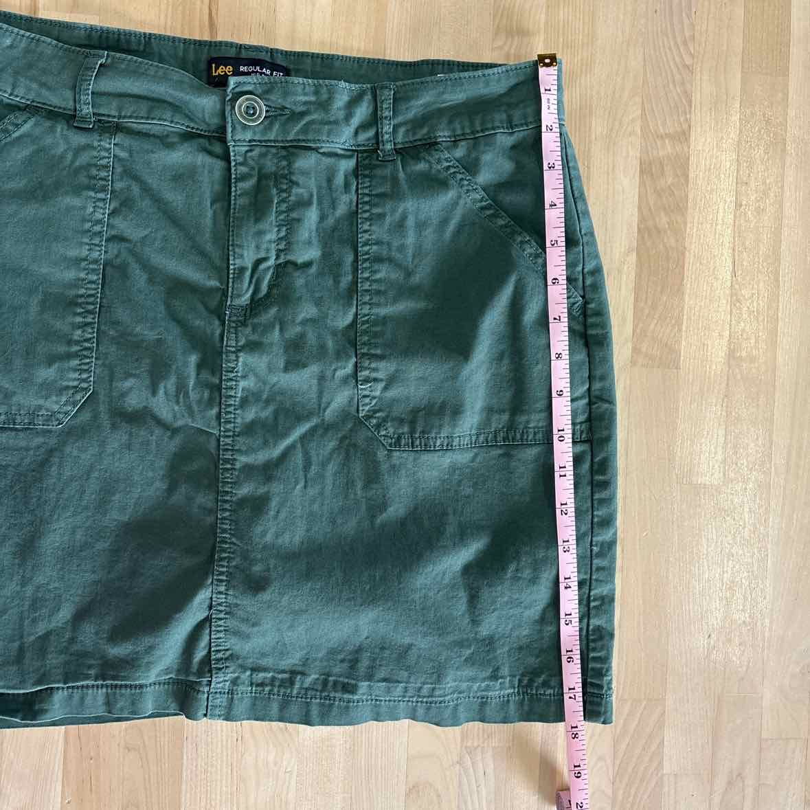 lee Size L Green Skorts