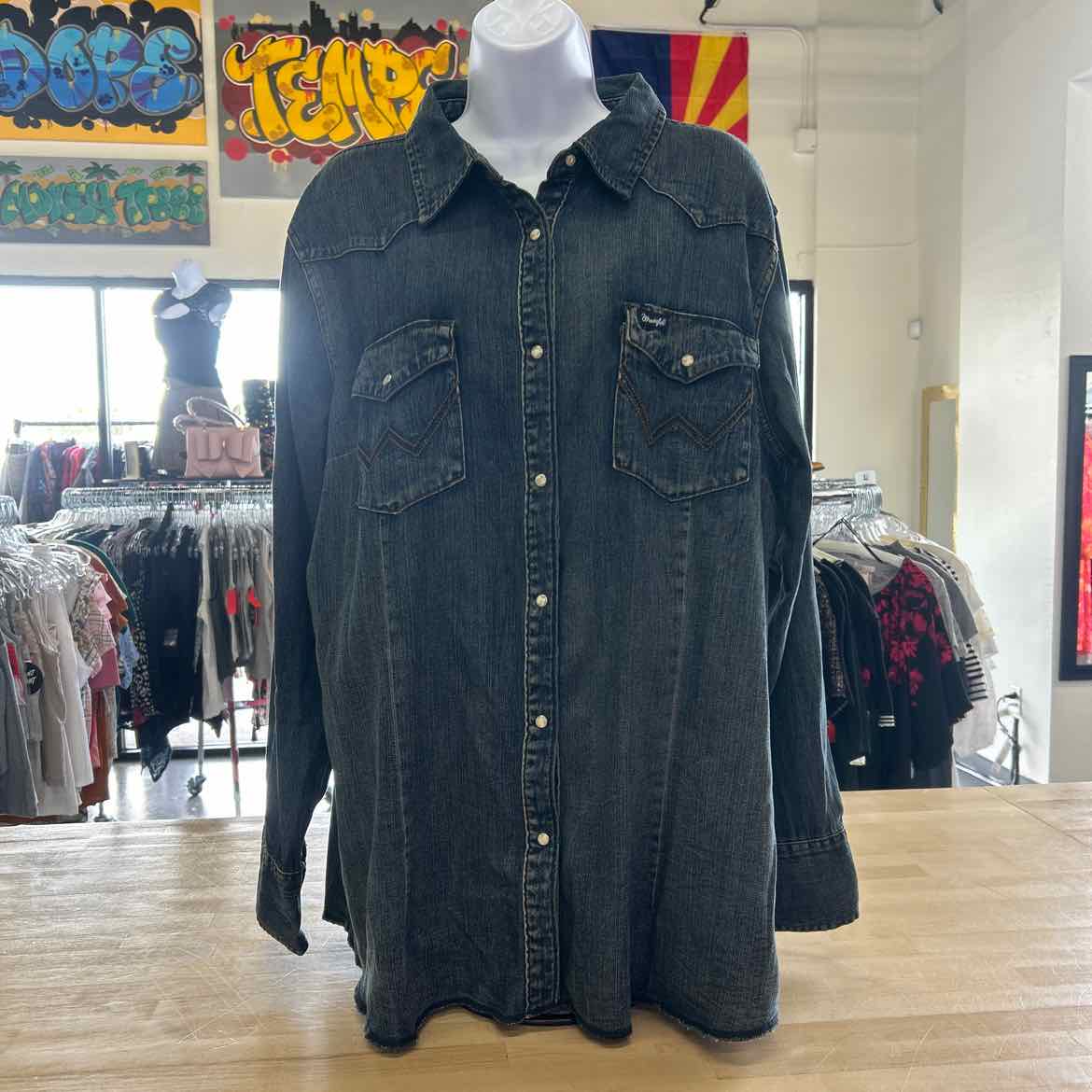 Wrangler Size XXL Blue Denim Preloved Button Down LS