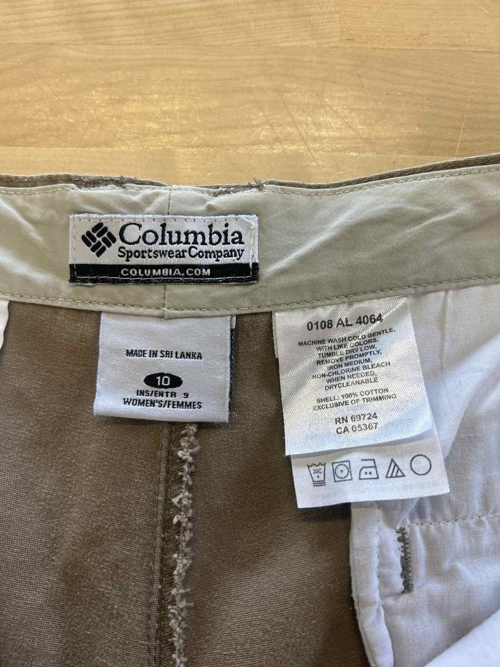 Columbia Women Size 10 Tan Preloved Shorts