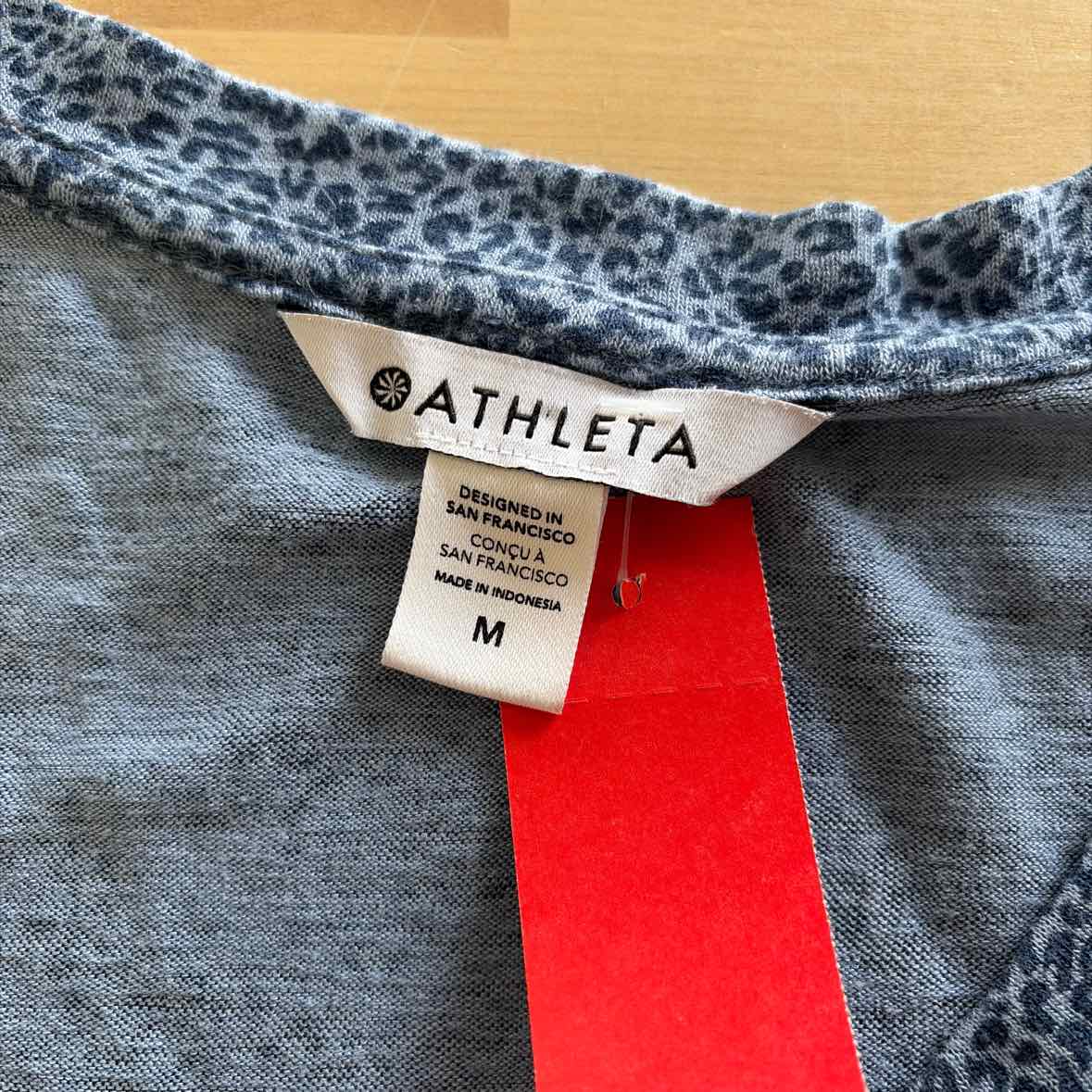 Athleta Size M Black & Blue Used T-shirt