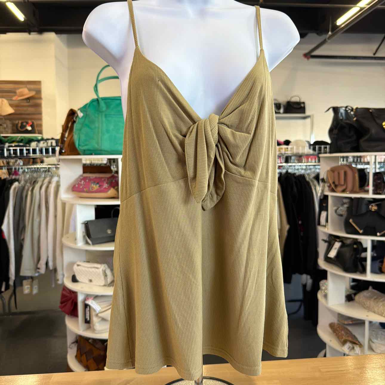 Doe & Rae Size L Green Preloved Tank