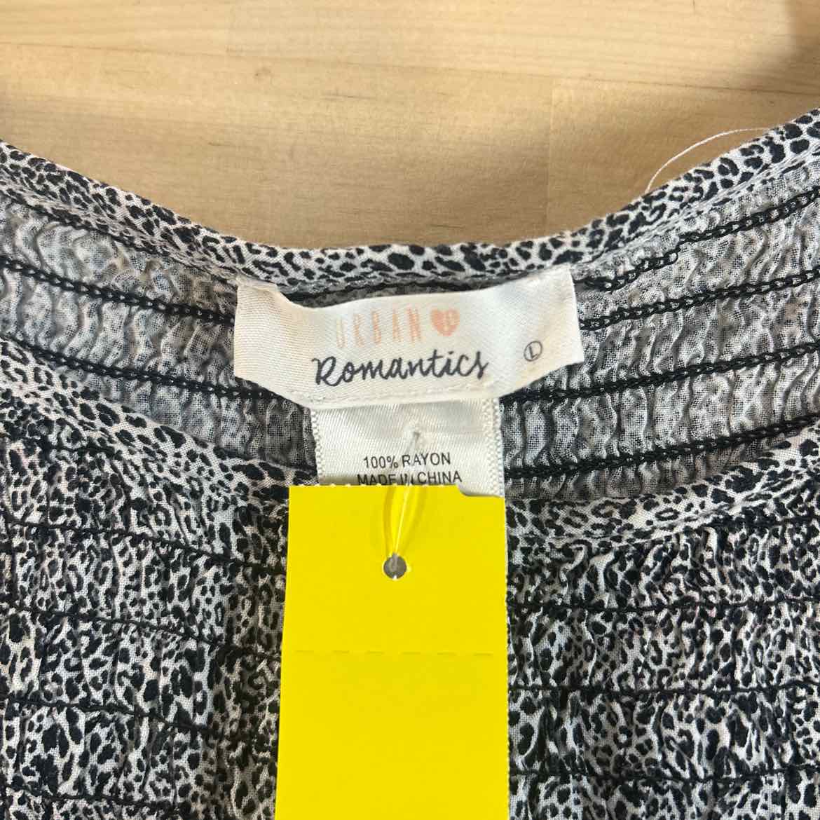 Urban Romantics Size L Black White Preloved Blouse SS