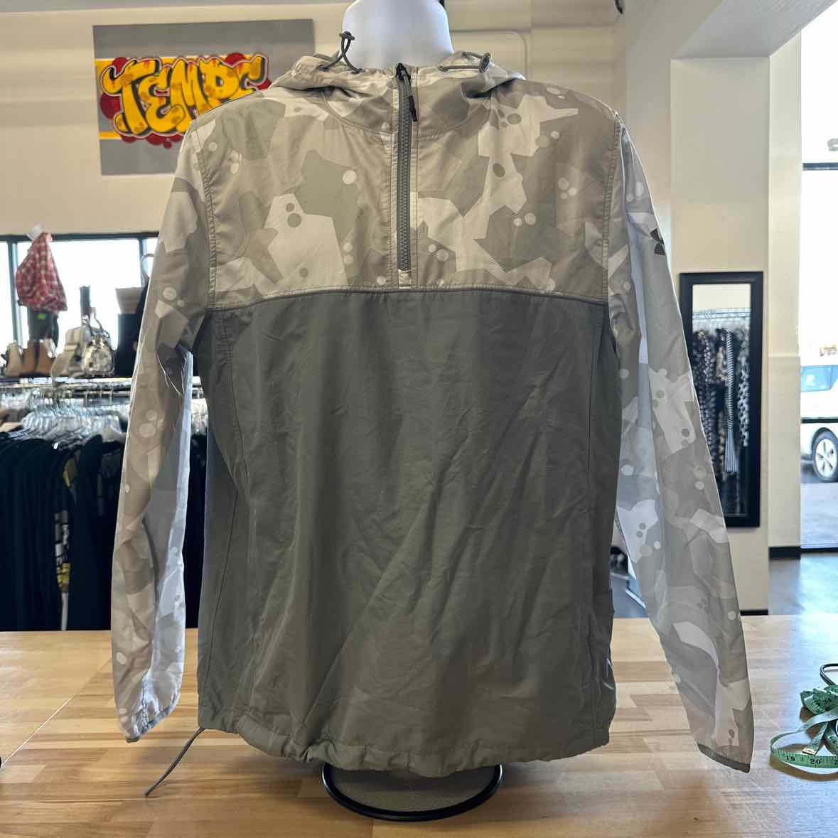 Under Armour Size M Gray MENS Jacket