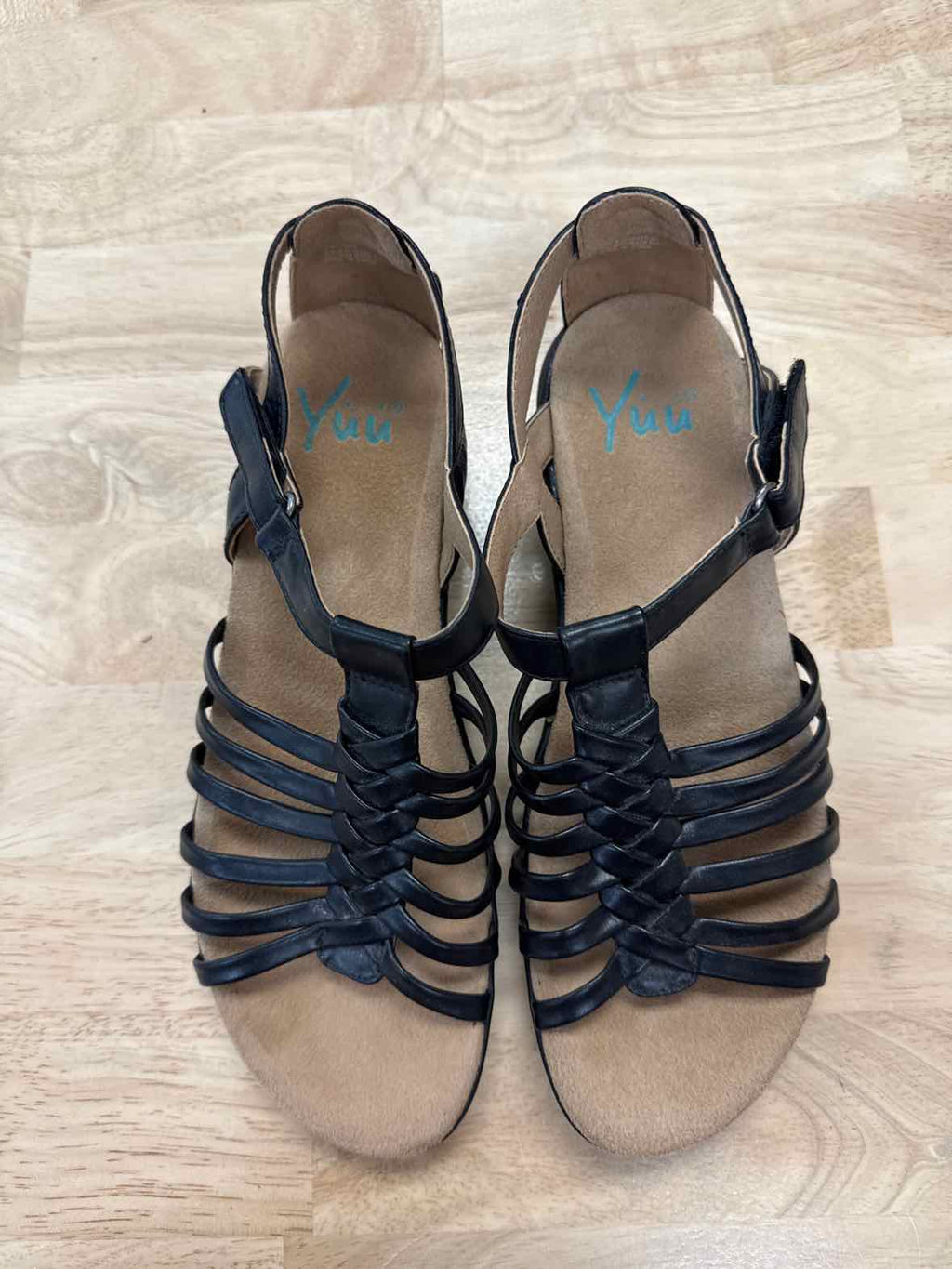 Yuu Size 7.5 Tan Preloved Fatima Sandals