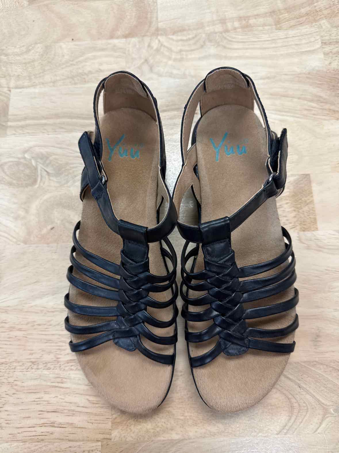 Yuu Size 7.5 Tan Preloved Fatima Sandals