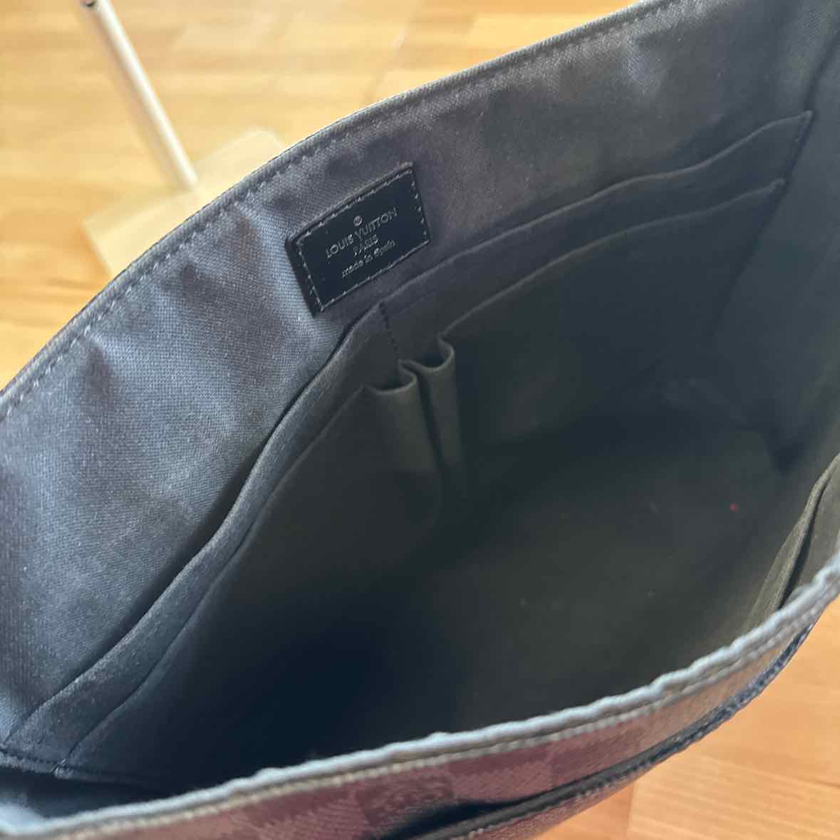 Louis Vuitton Damier District Black & Gray Messenger Handbag