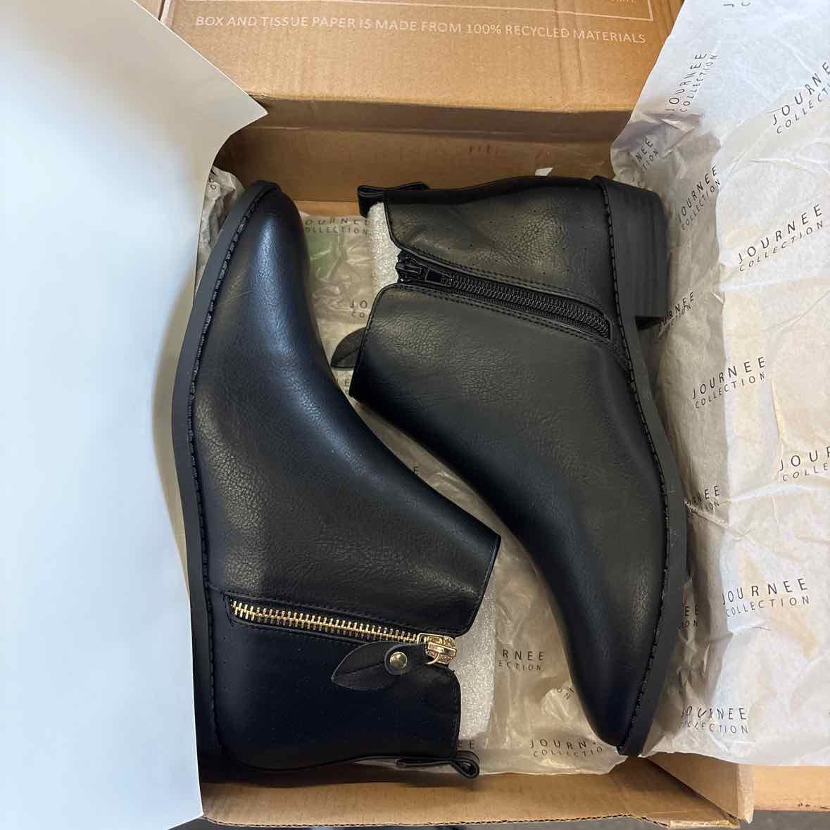 Journee Collection Women's Ellis Bootie