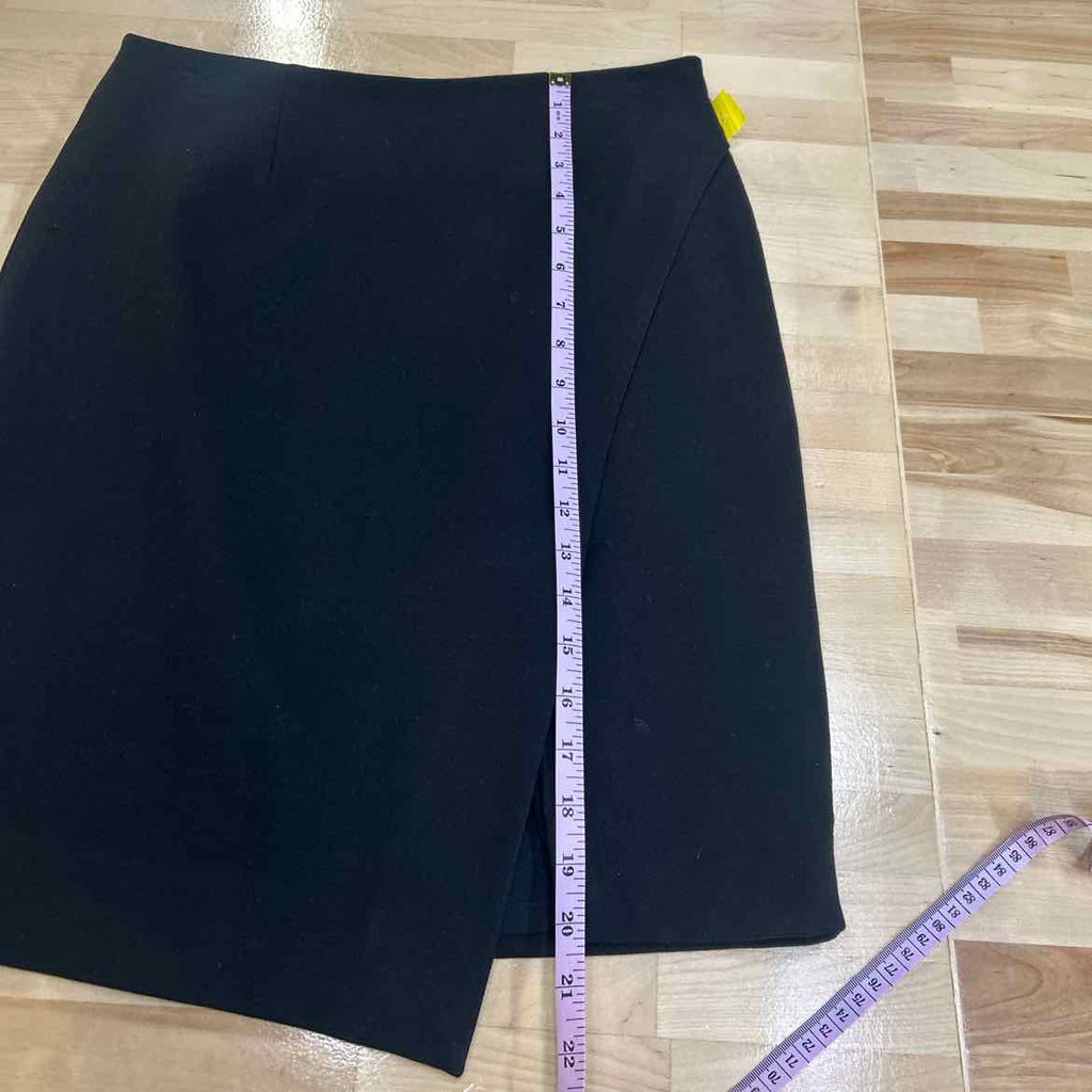 White House Black Market Size 4 Black Preloved Skirt