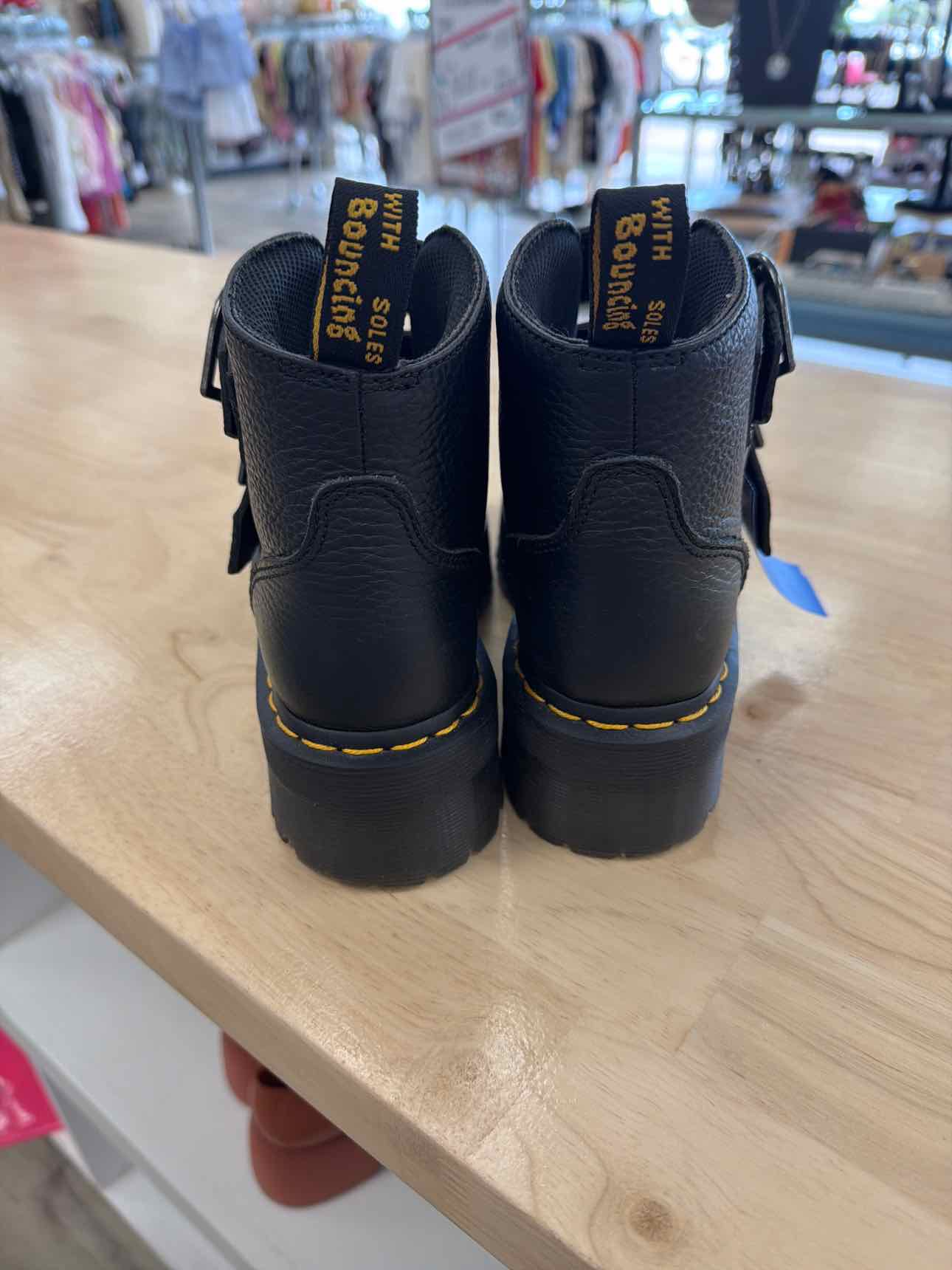 Dr Martens Size 7 Black Leather Preloved Sandals