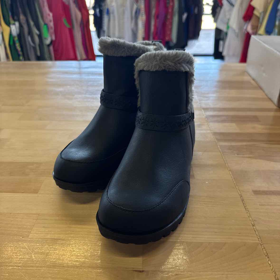 JBU Shoe Size 9 Black Boots