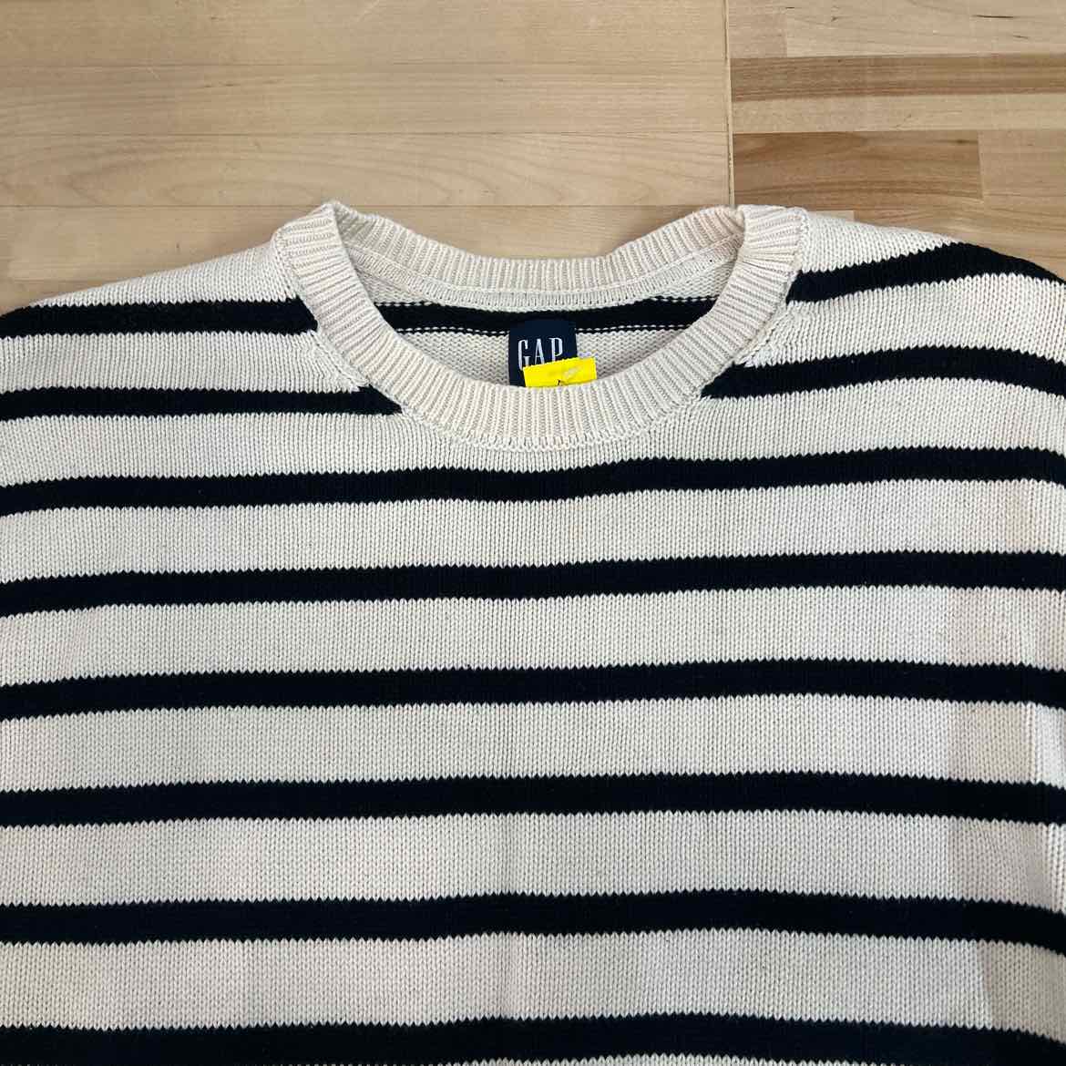 Gap Size M Cream/Black Preloved Sweater