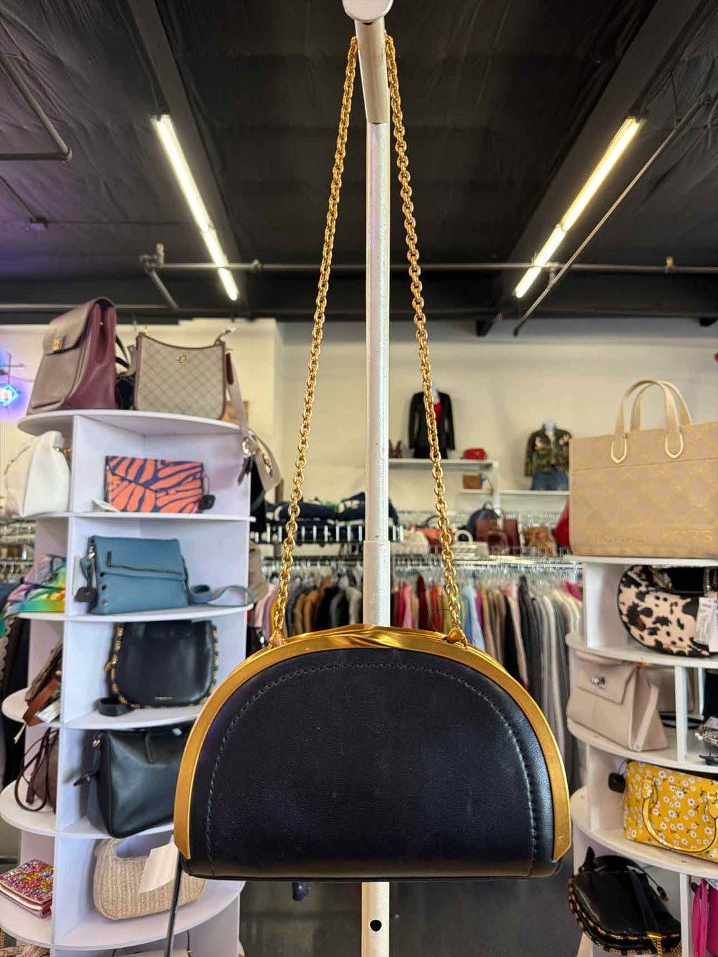 Donna Karan New York Lawrence Chain Clutch - Black/gold