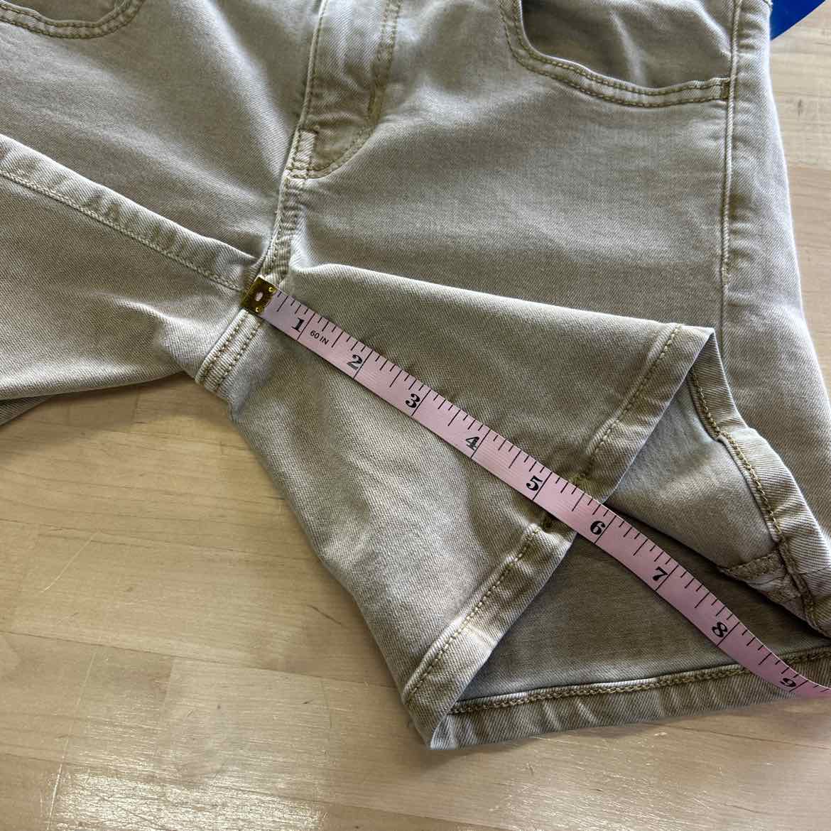 American Eagle Women Size 4 Tan Preloved Shorts