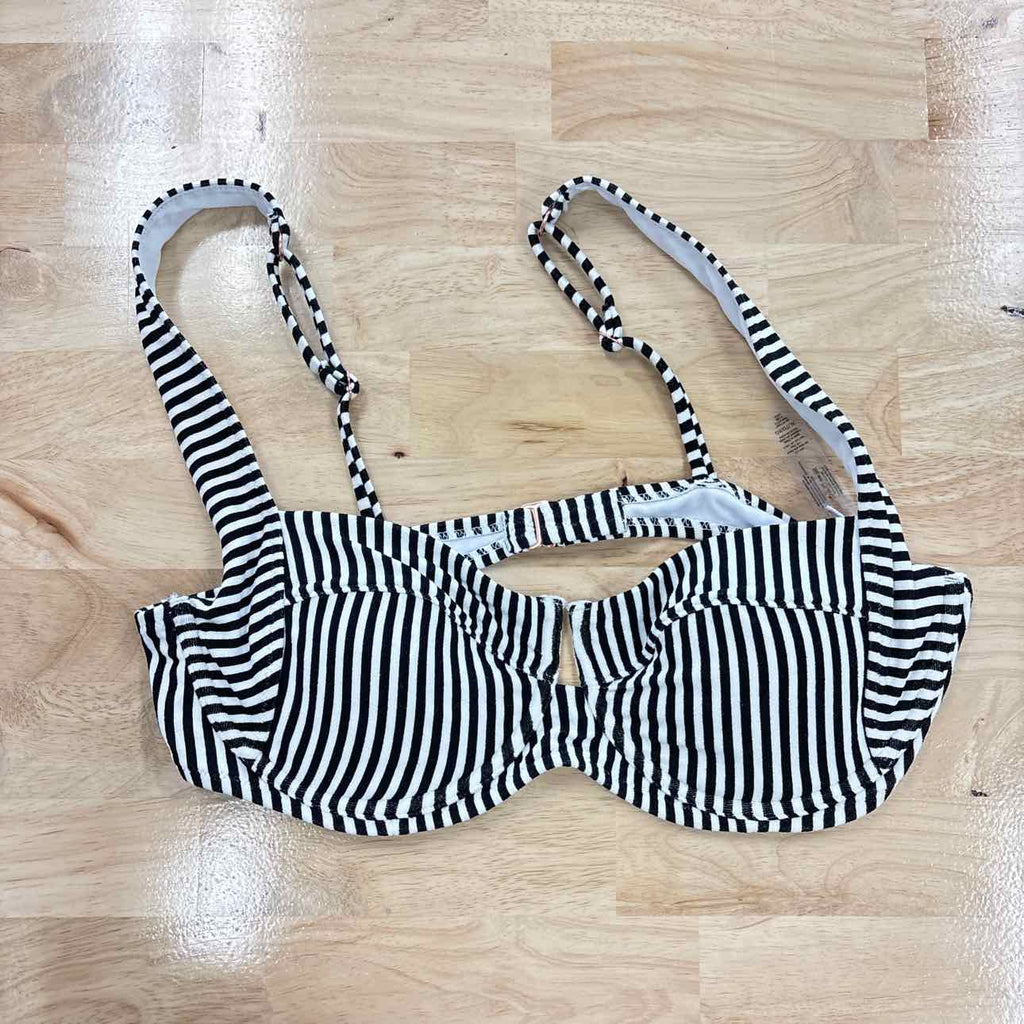 Raisins Size XL Printed Cutout-Detail Bikini Top - Black