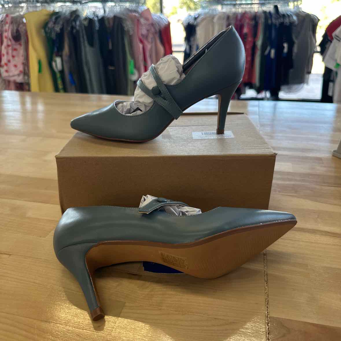 Journee Collection Shoe Size 6.5 Blue Heels
