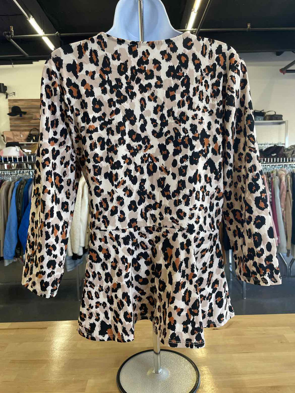 AUW Size M Black & Brown Knit Top