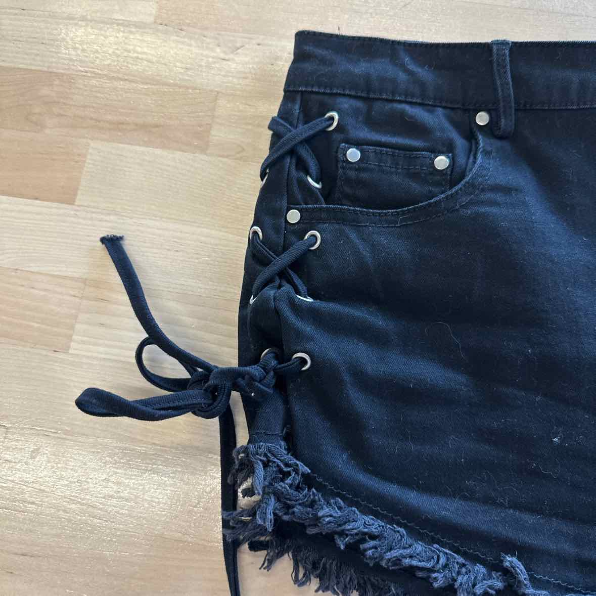 Windsor Size S Black Shorts