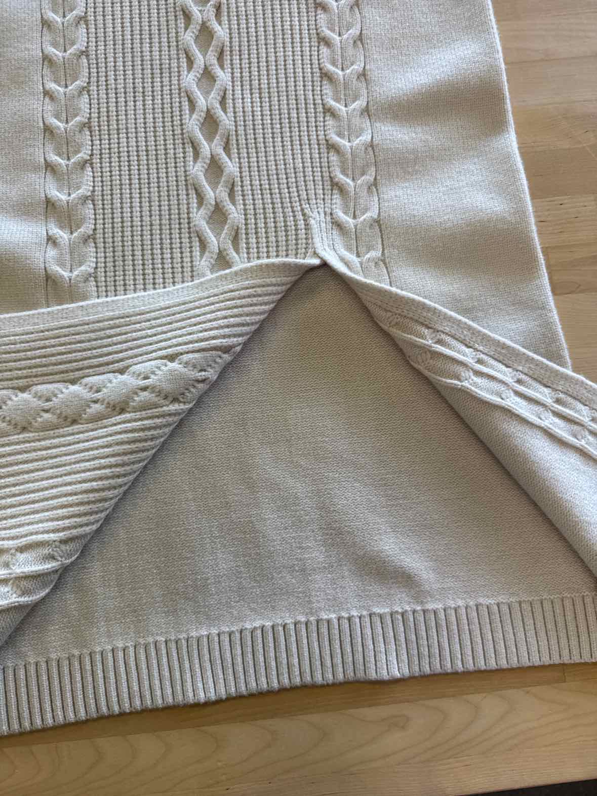 Calvin Klein Size M Beige Knit Skirt