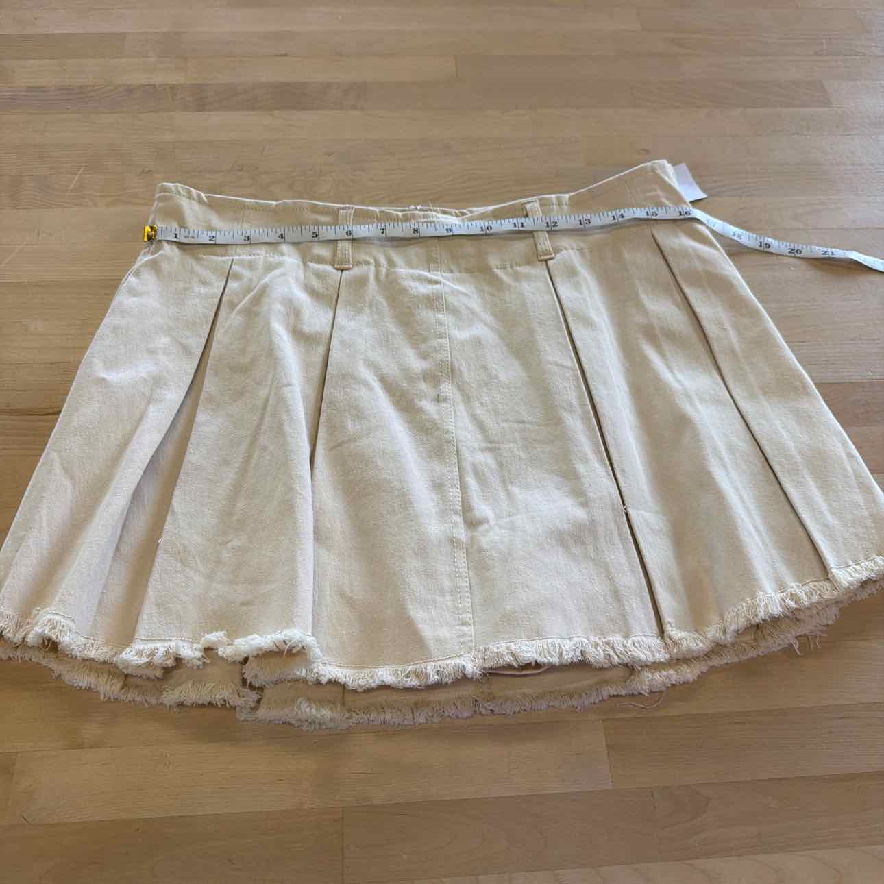 Ultra Flirt Juniors' Pleated Raw-Edge-Hem Mini Skort