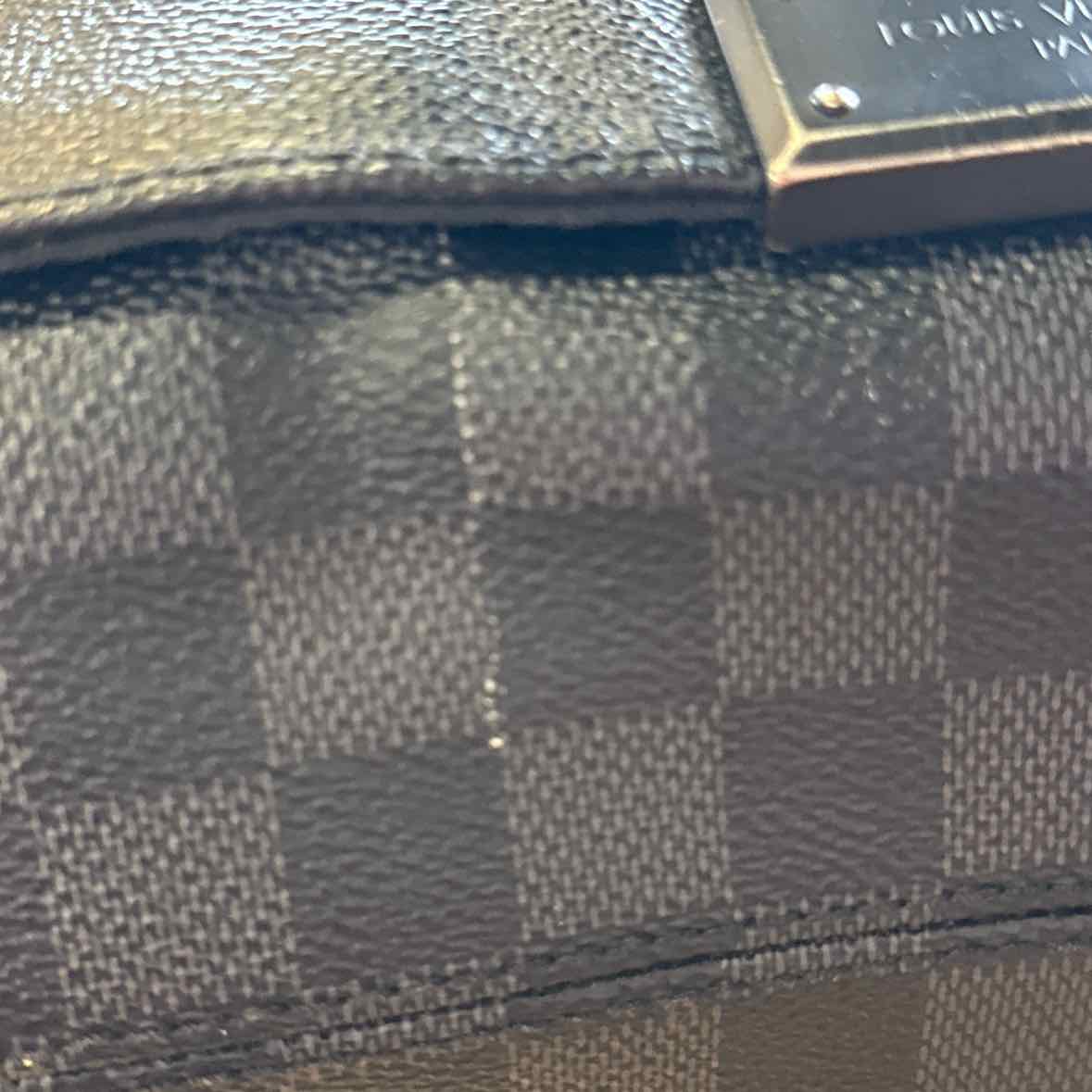 Louis Vuitton Damier District Black & Gray Messenger Handbag