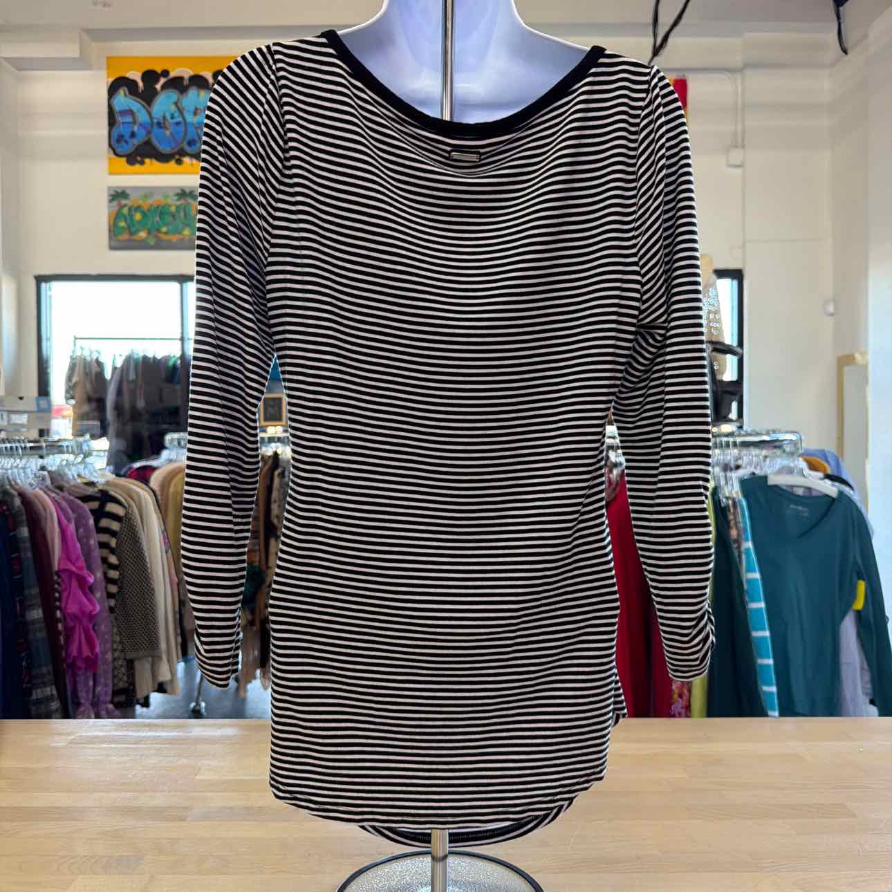White House Black Market Size M Black/White Preloved Long Sleeve