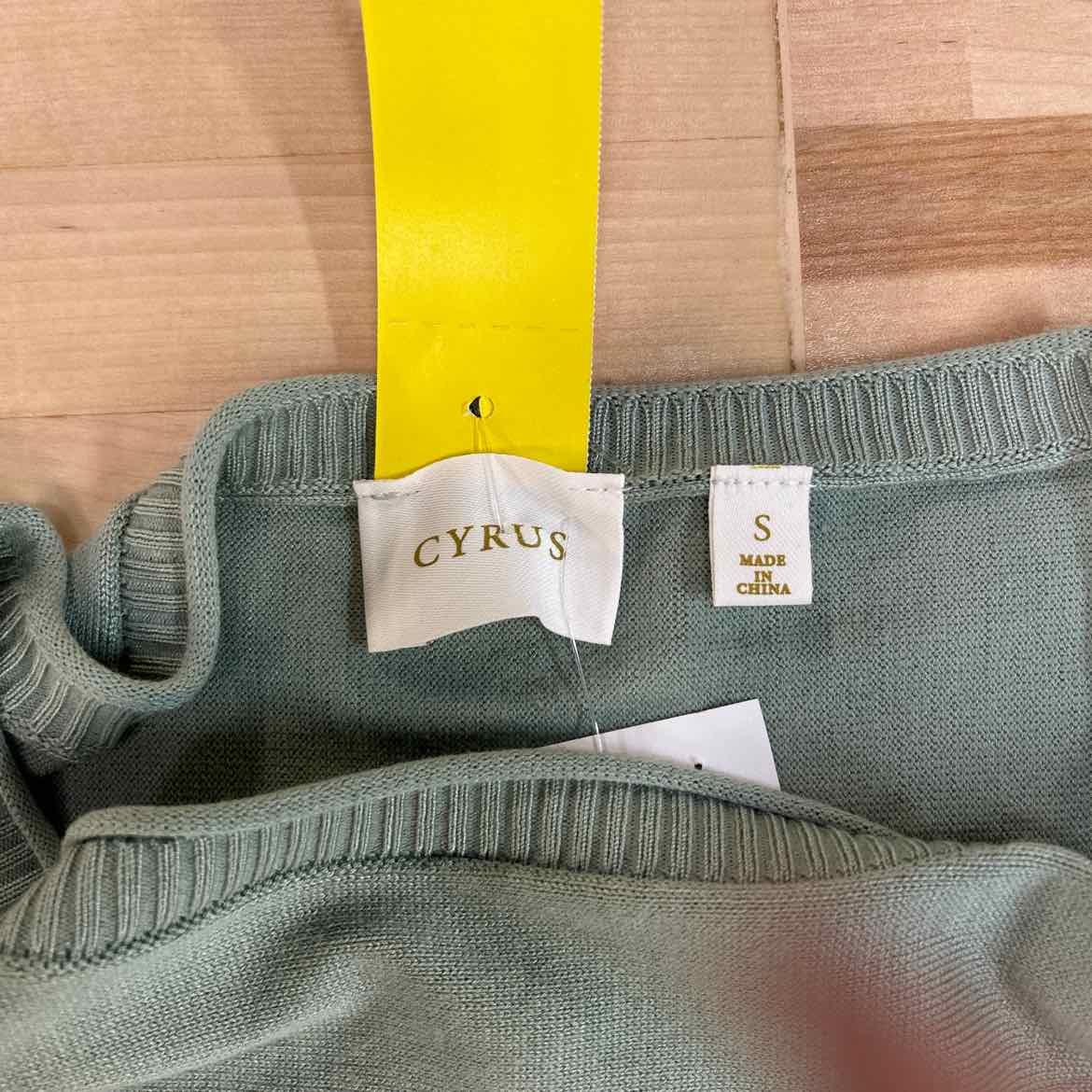 Cyrus Size S Teal Preloved Longsleeve
