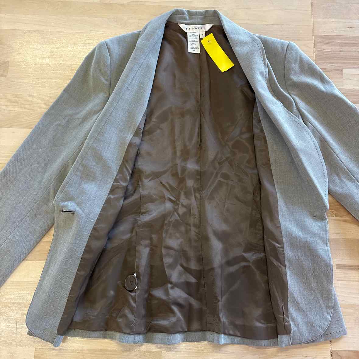 Studio M Size 4 Beige Preloved Blazer