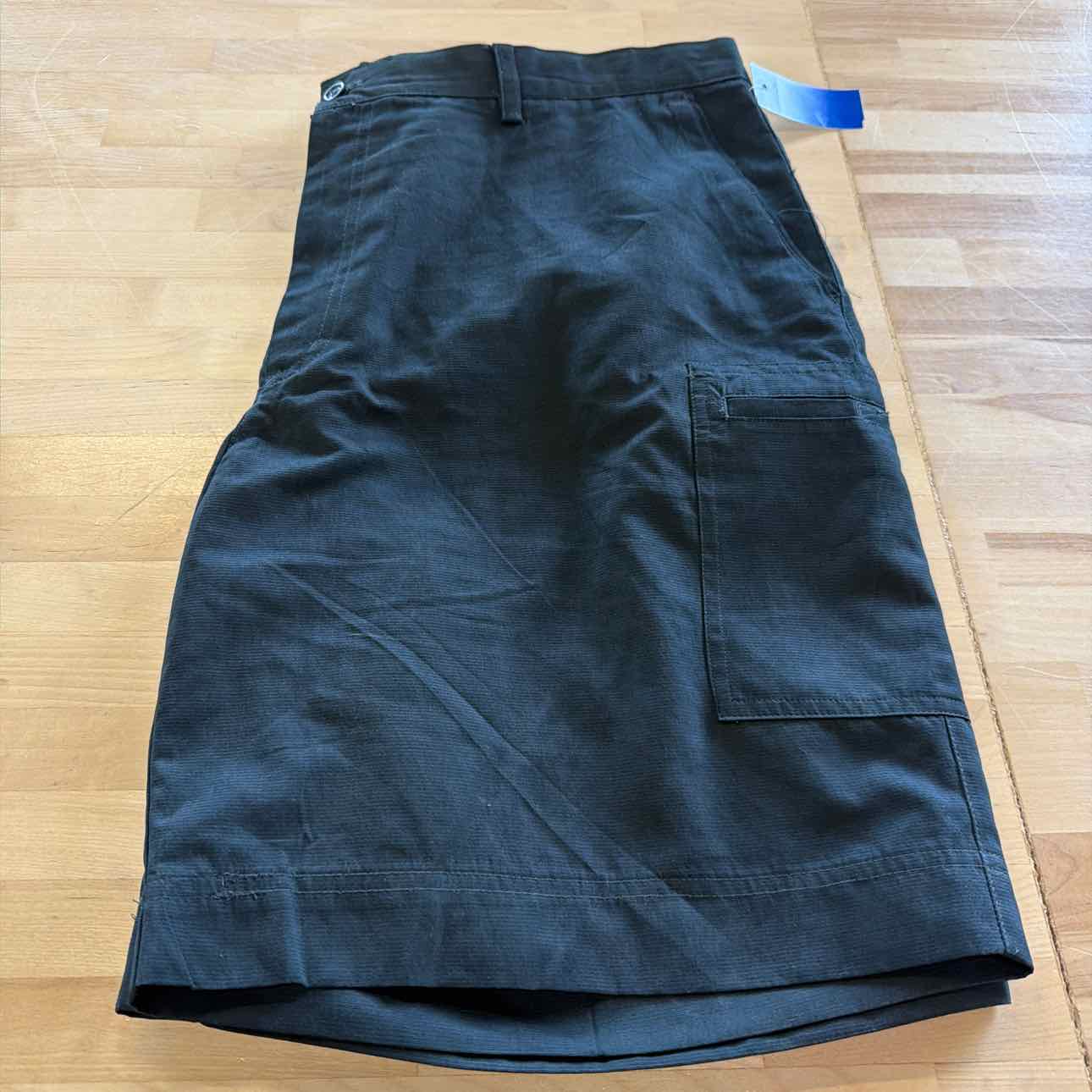 Izod Men's Size 40 Black MENS Shorts
