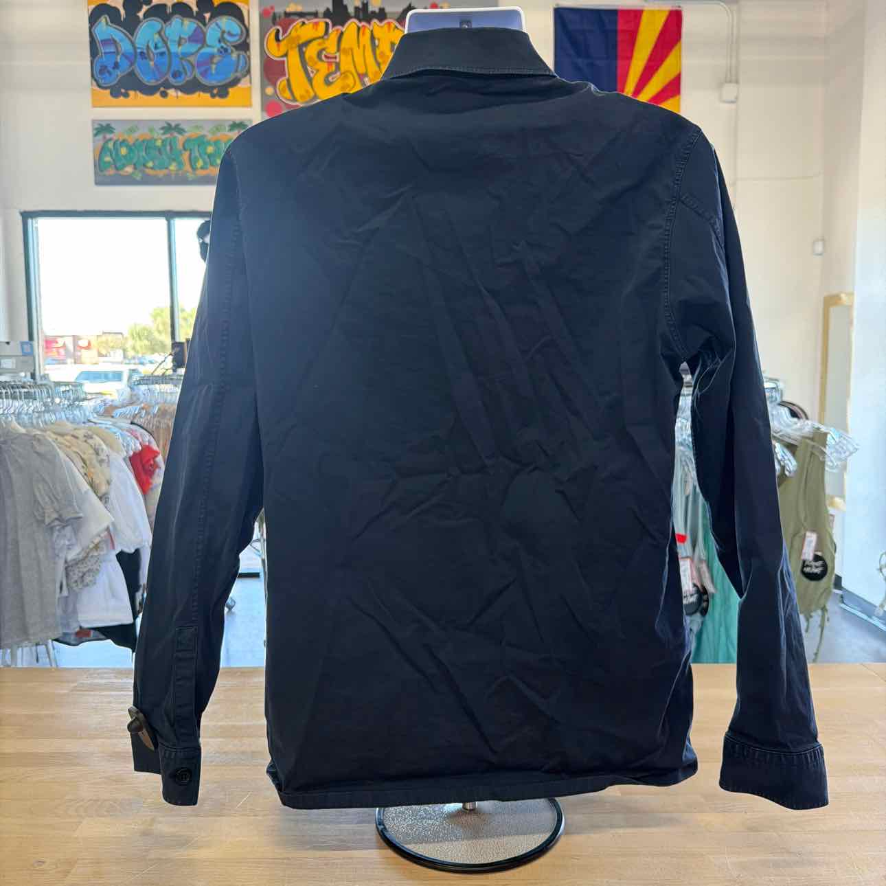 No Nationality Size L Blue Preloved MENS Button Down Shirt