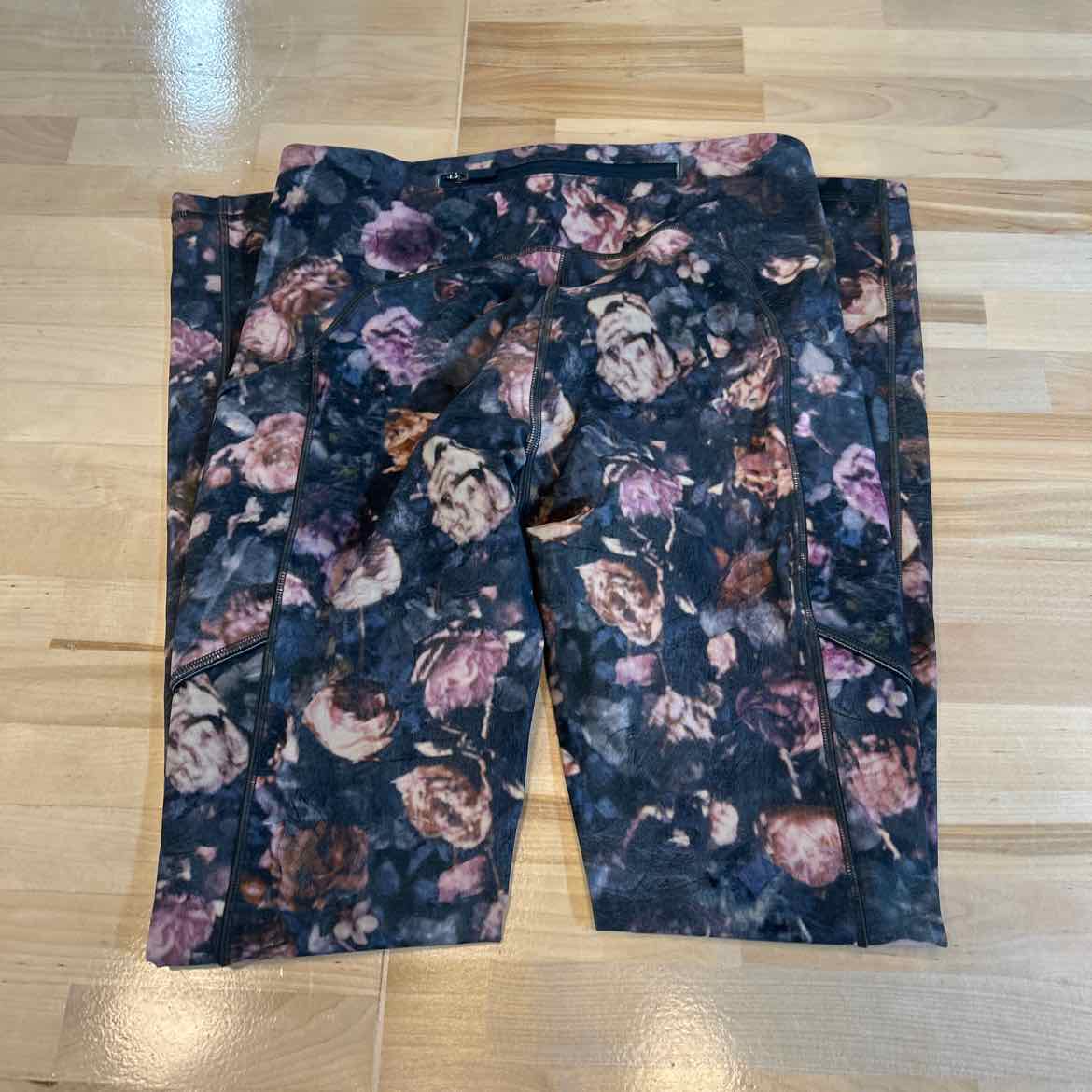 LuluLemon Size 4 Multi-Color Preloved Leggings