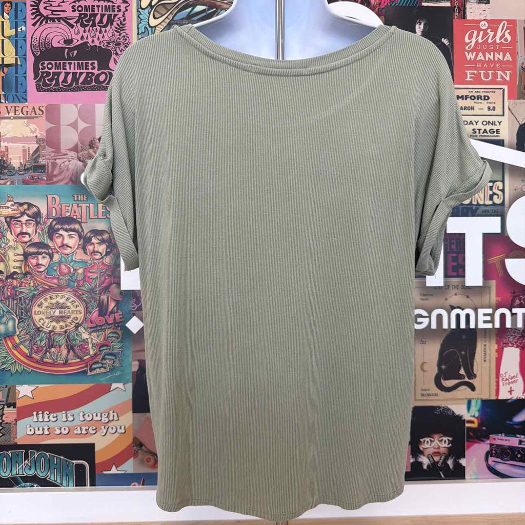 hippie rose Size L Cuffed Short-Sleeve Tee - Desert Sage