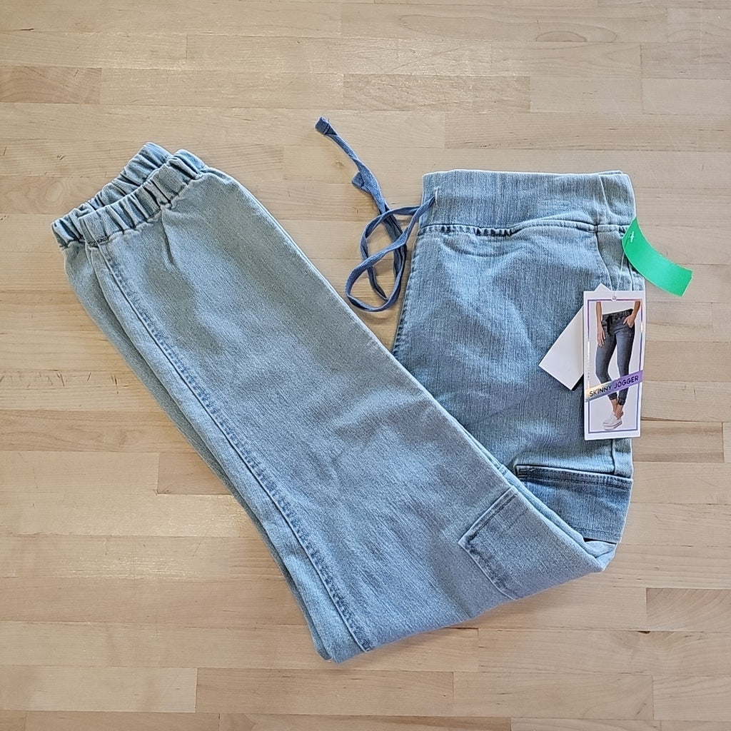 Tinseltown Juniors' High Rise Sporty Utility Jogger Pants - Light Wash - S